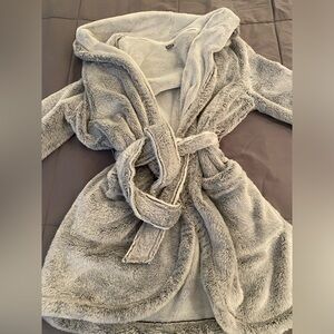 Aerie gray robe